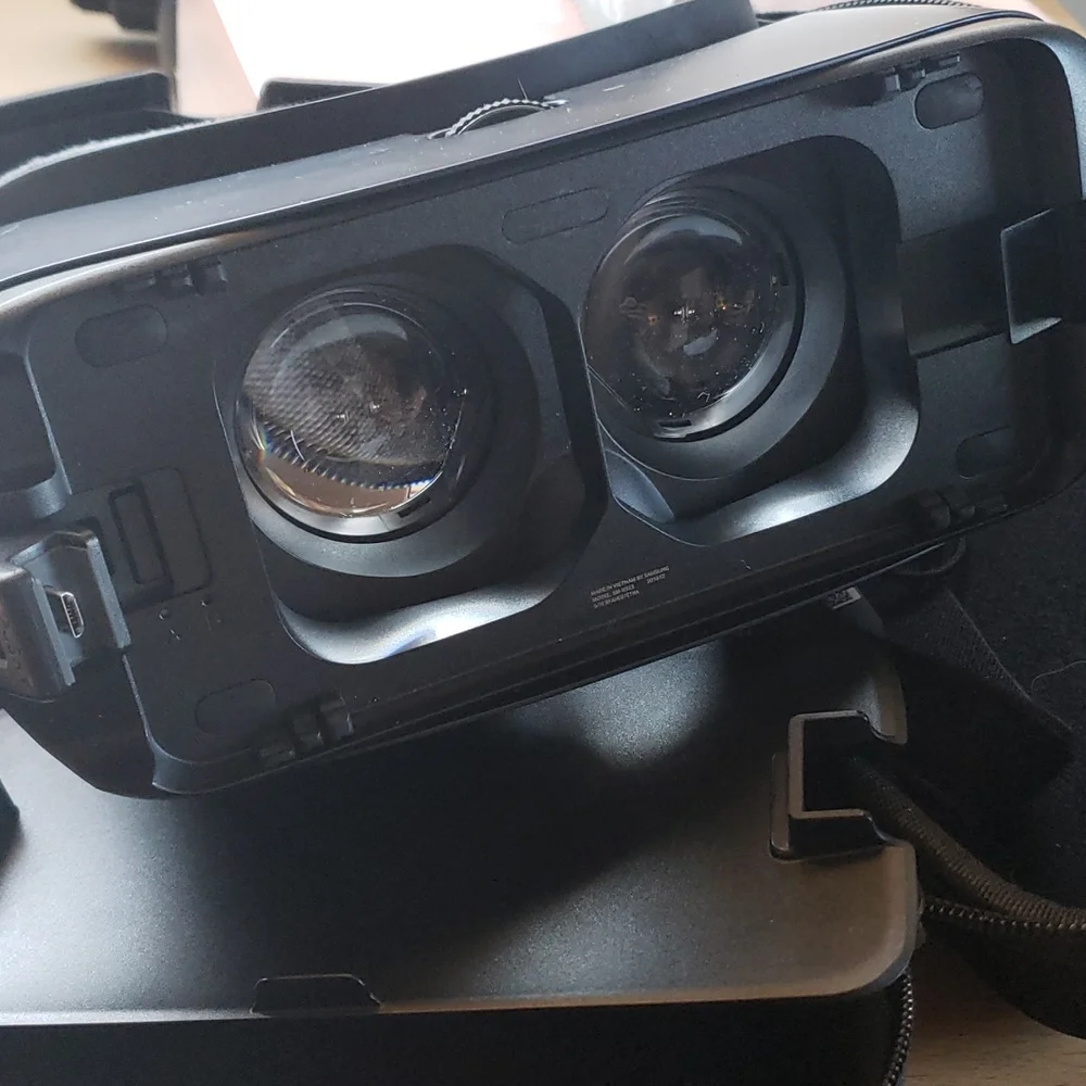 Samsung Gear Oculus VR headset with remote and case.
